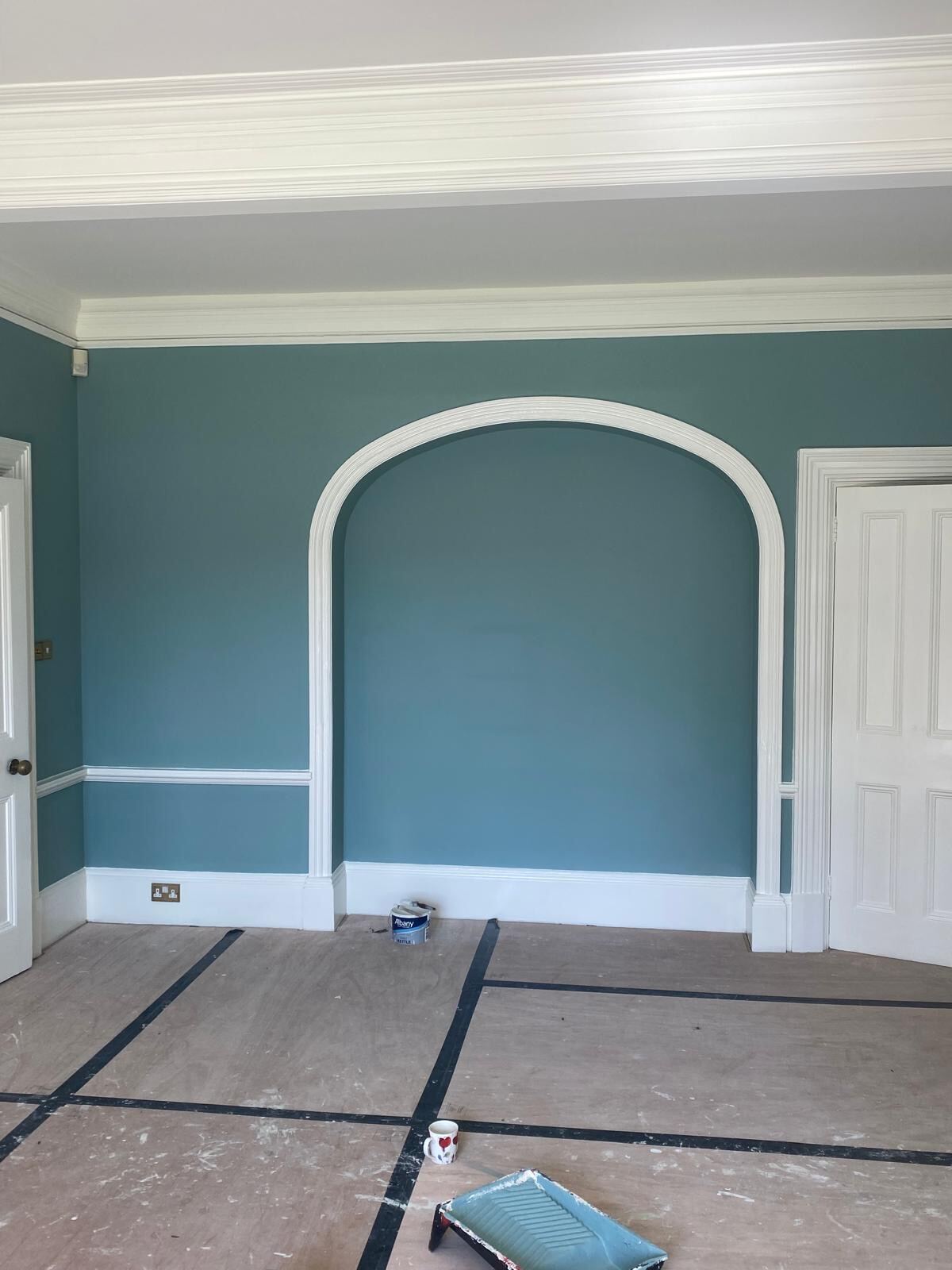 Riverside Henley-on-Thames drawing room finished in deep teal with original arched alcove and white joinery